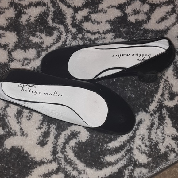 Bettye Mueller  classic vksvk pump - Picture 4 of 4